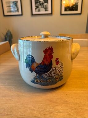 Vintage Home & Garden Party Stoneware Rooster Hen Chicken Bean Soup Crock W/Lid